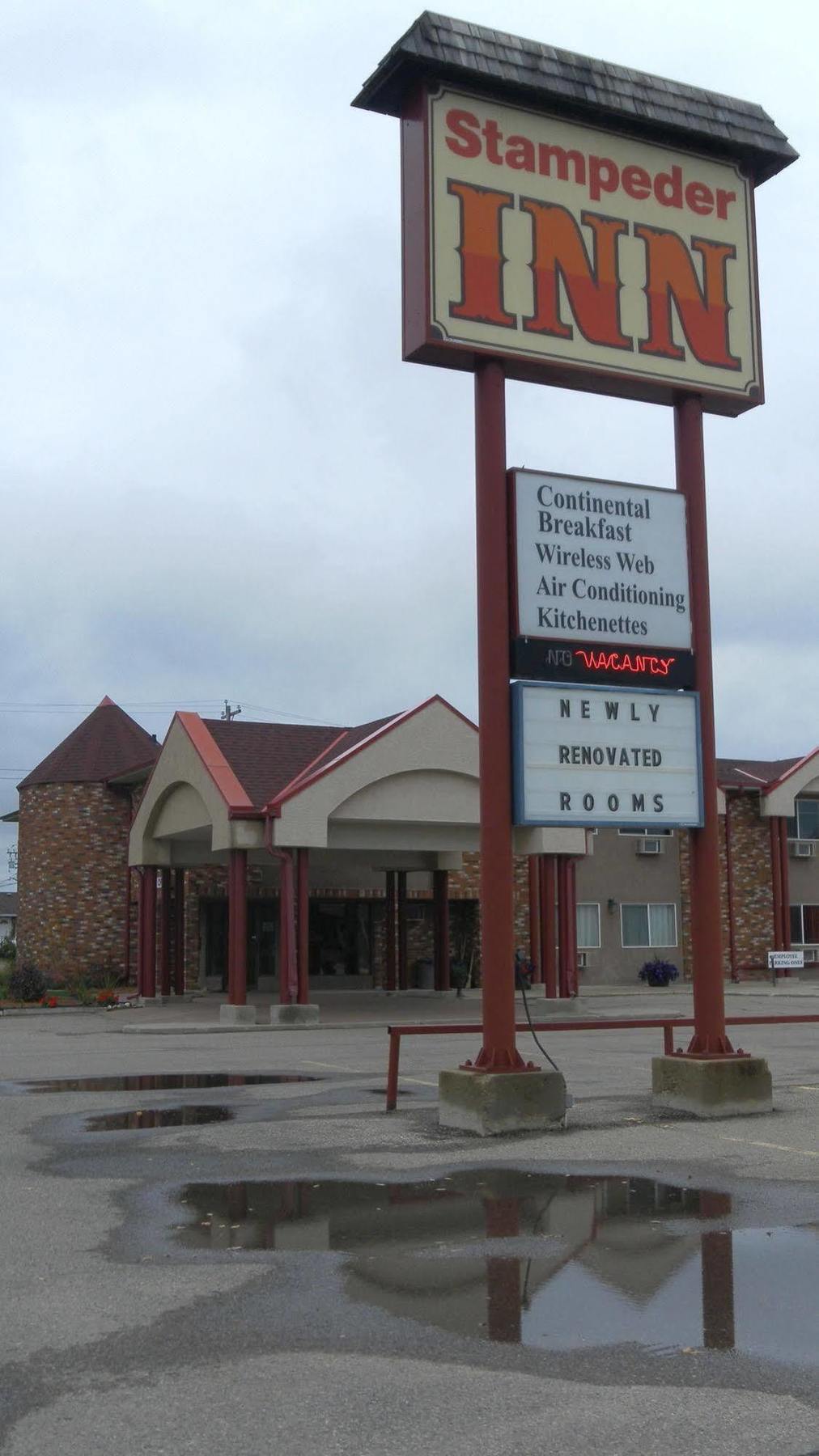 Stampeder Inn Ponoka Kültér fotó